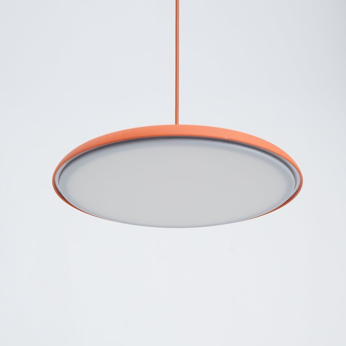 Suspension moderne en métal avec cordon réglable – Finition pastel douce pour cuisine et salon