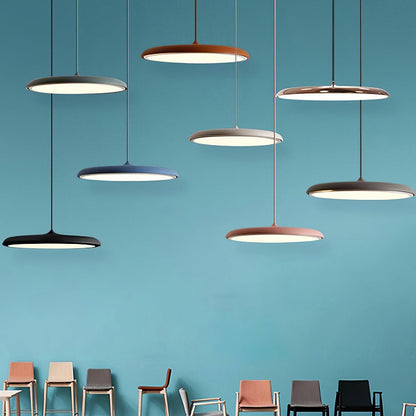 Suspension moderne en métal avec cordon réglable – Finition pastel douce pour cuisine et salon