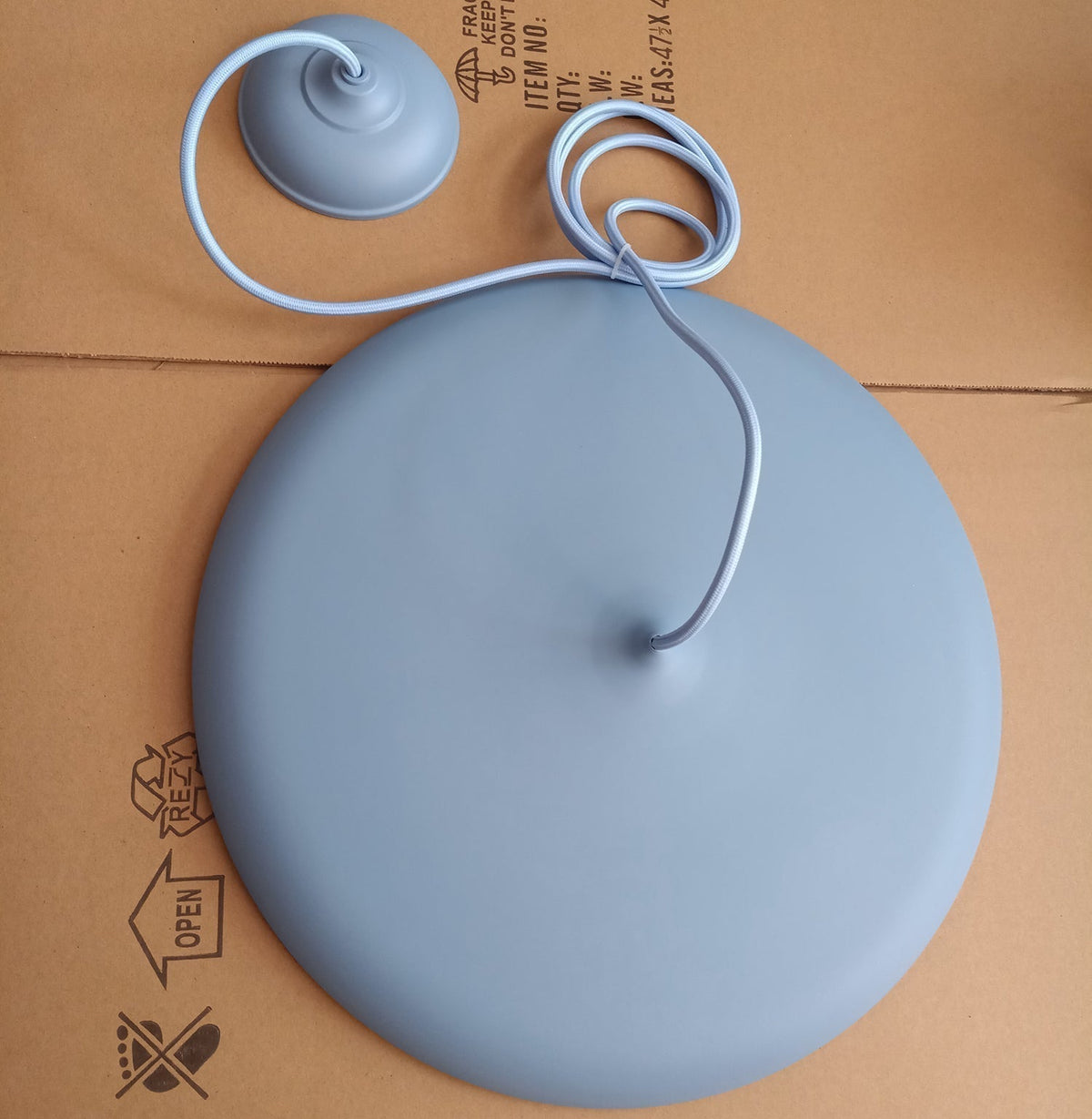 Suspension moderne en métal avec cordon réglable – Finition pastel douce pour cuisine et salon