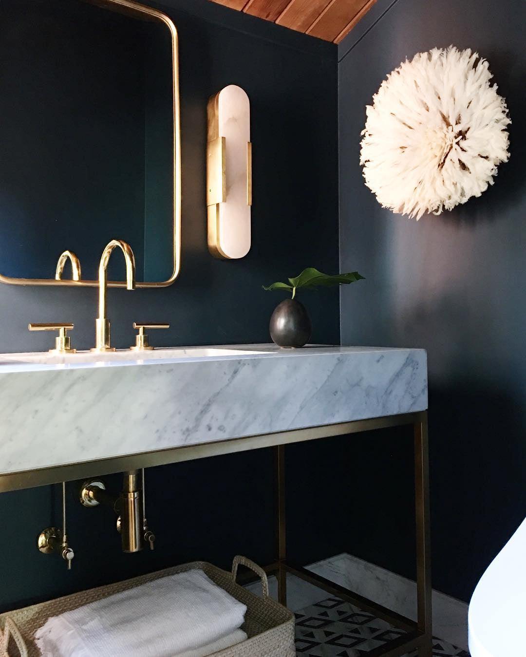 Handcrafted Alabaster Sconce with Brass Accent 14 in Wall Light for Bedroom Hallway Living Room Indoor Fixture G4 LED Modern Elongated Stone
