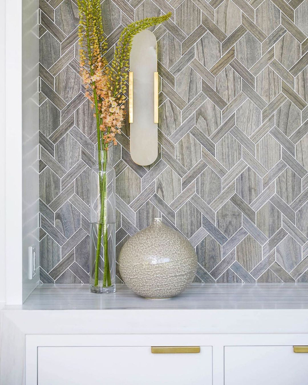 Handcrafted Alabaster Sconce with Brass Accent 14 in Wall Light for Bedroom Hallway Living Room Indoor Fixture G4 LED Modern Elongated Stone