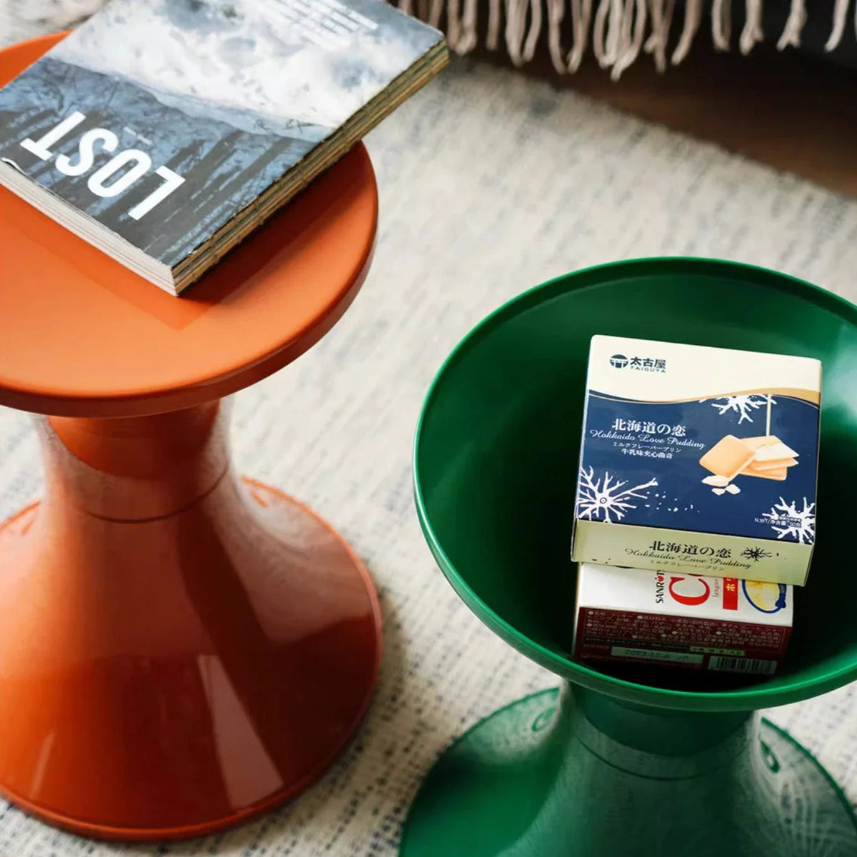 Modern Hourglass Side Table – Lightweight Plastic Footstool for Versatile Use