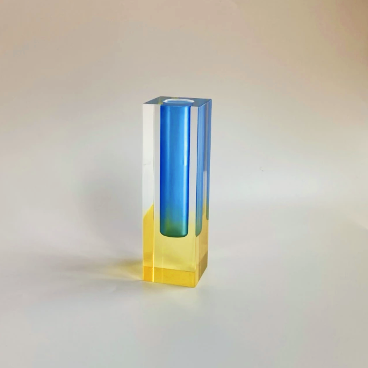 Modern Prism Acrylic Vase – Colorful Desktop Organizer for Floral Displays