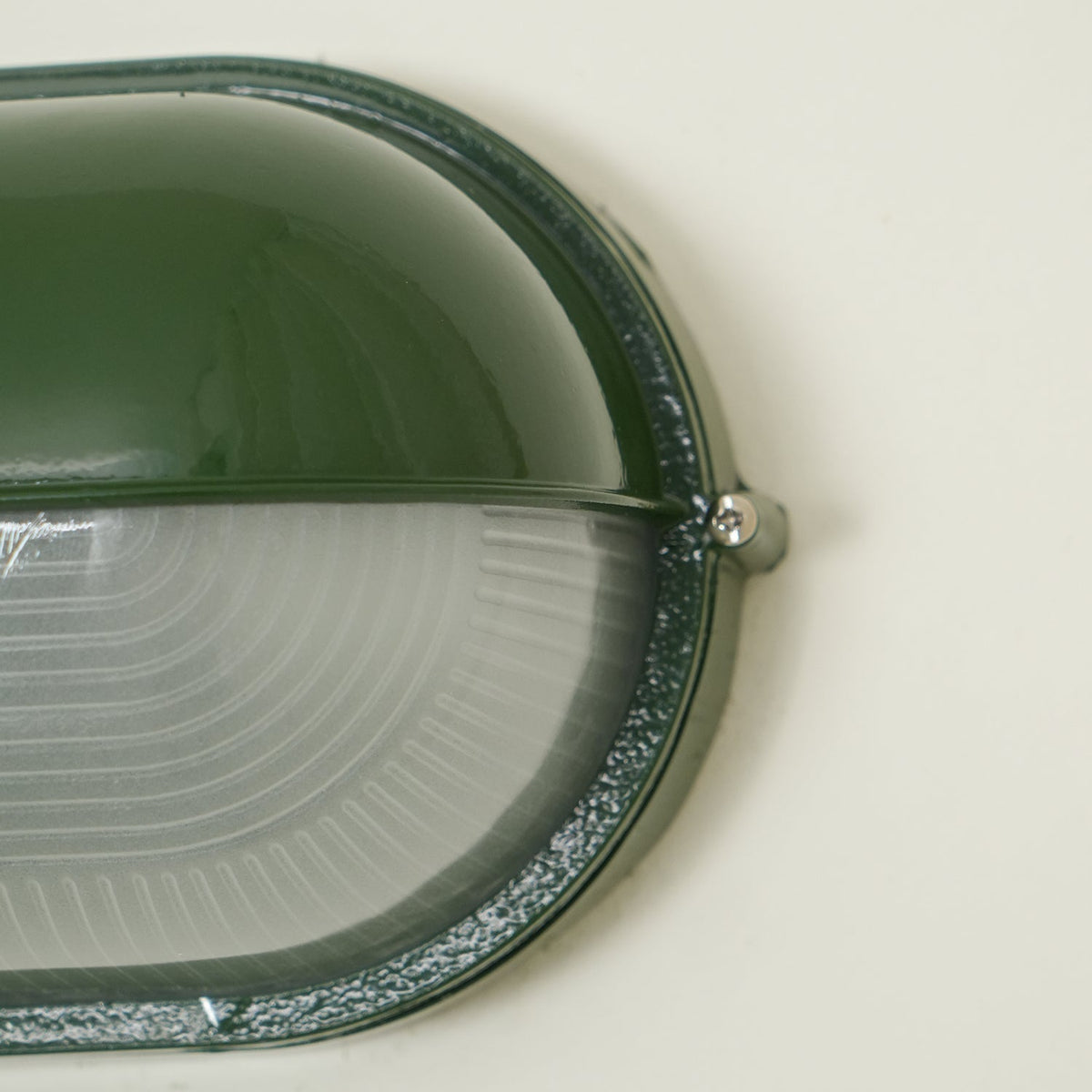 Applique murale extérieure industrielle avec abat-jour en verre nervuré – Luminaire résistant aux intempéries pour porches, patios, entrées, portes et jardins