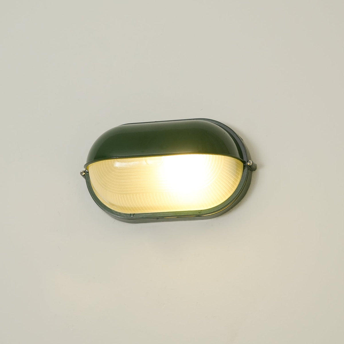 Applique murale extérieure industrielle avec abat-jour en verre nervuré – Luminaire résistant aux intempéries pour porches, patios, entrées, portes et jardins