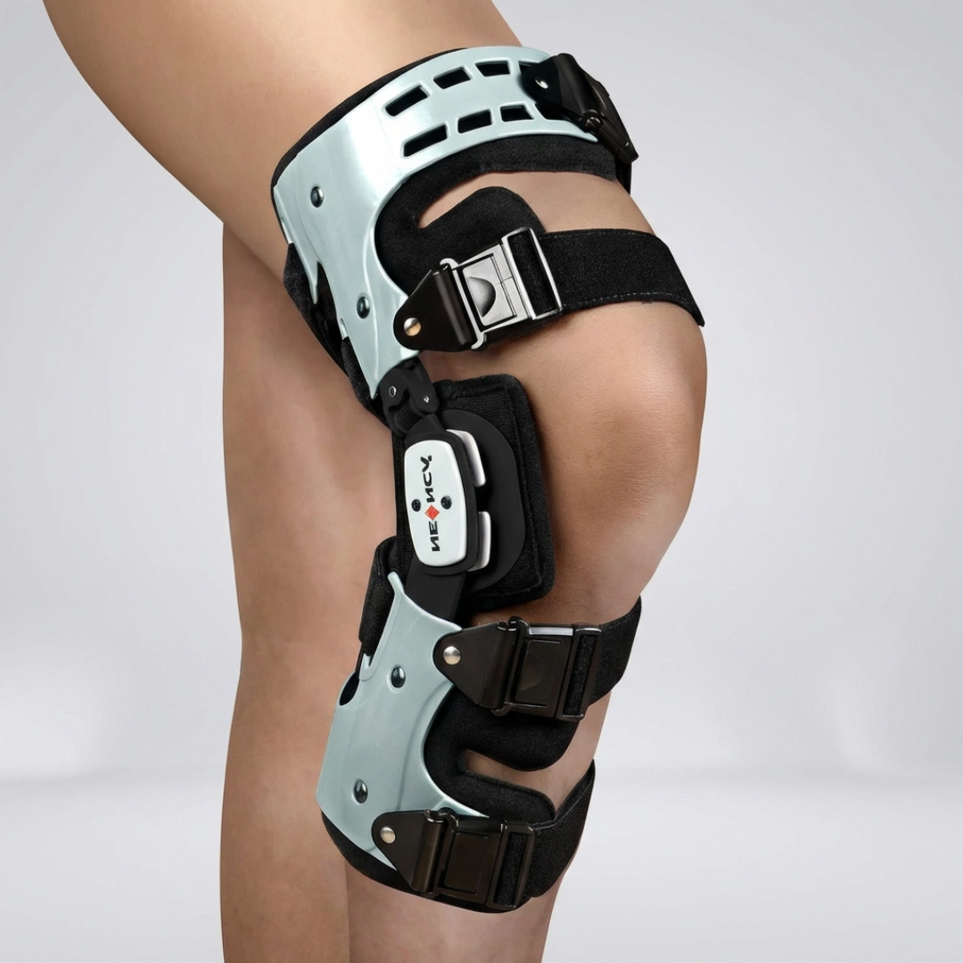 Hinged Knee Brace for Joint Support & Pain Relief – Adjustable Compression Stabilizer for Walking & Daily Activity