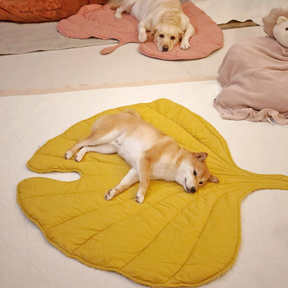 Botanical Leaf-Shaped Pet Throw Blanket - Soft Cotton-Polyester Cover for Dogs & Cats - Machine Washable Couch Protector & Floor Mat for