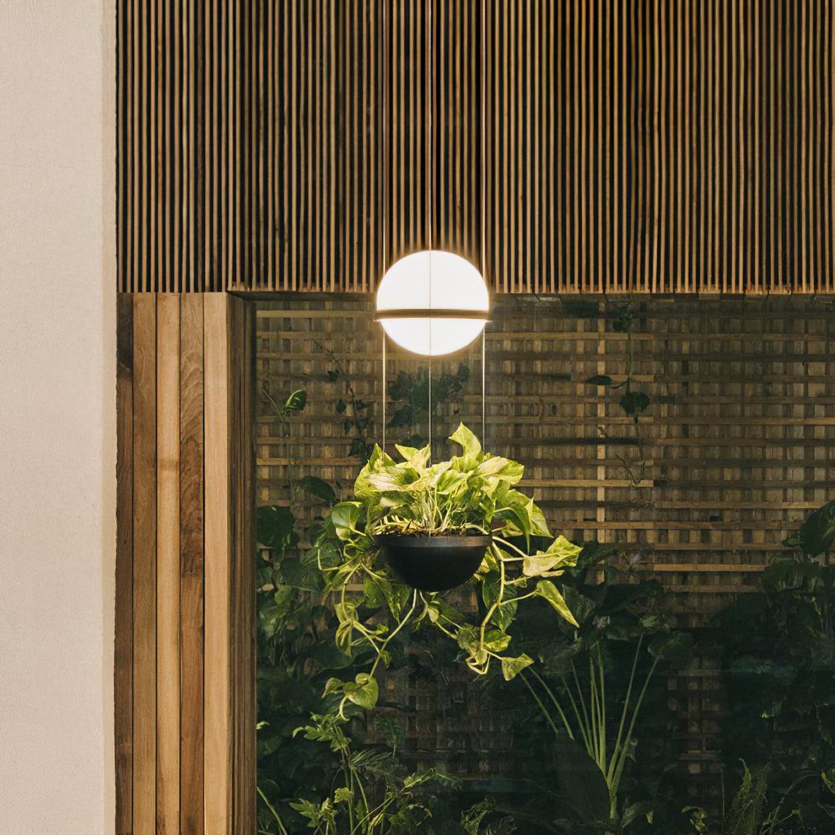 Spherical LED Hanging Fixture for Kitchen Island & Dining Area – Adjustable Height Black Metal Pendant with Dual-Tone Lighting, 8.7 in Acryl