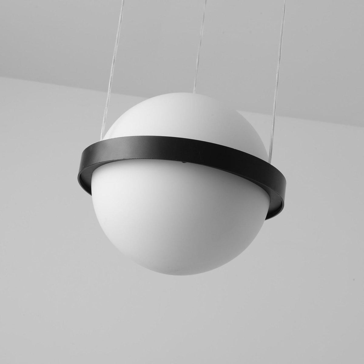 Spherical LED Hanging Fixture for Kitchen Island & Dining Area – Adjustable Height Black Metal Pendant with Dual-Tone Lighting, 8.7 in Acryl