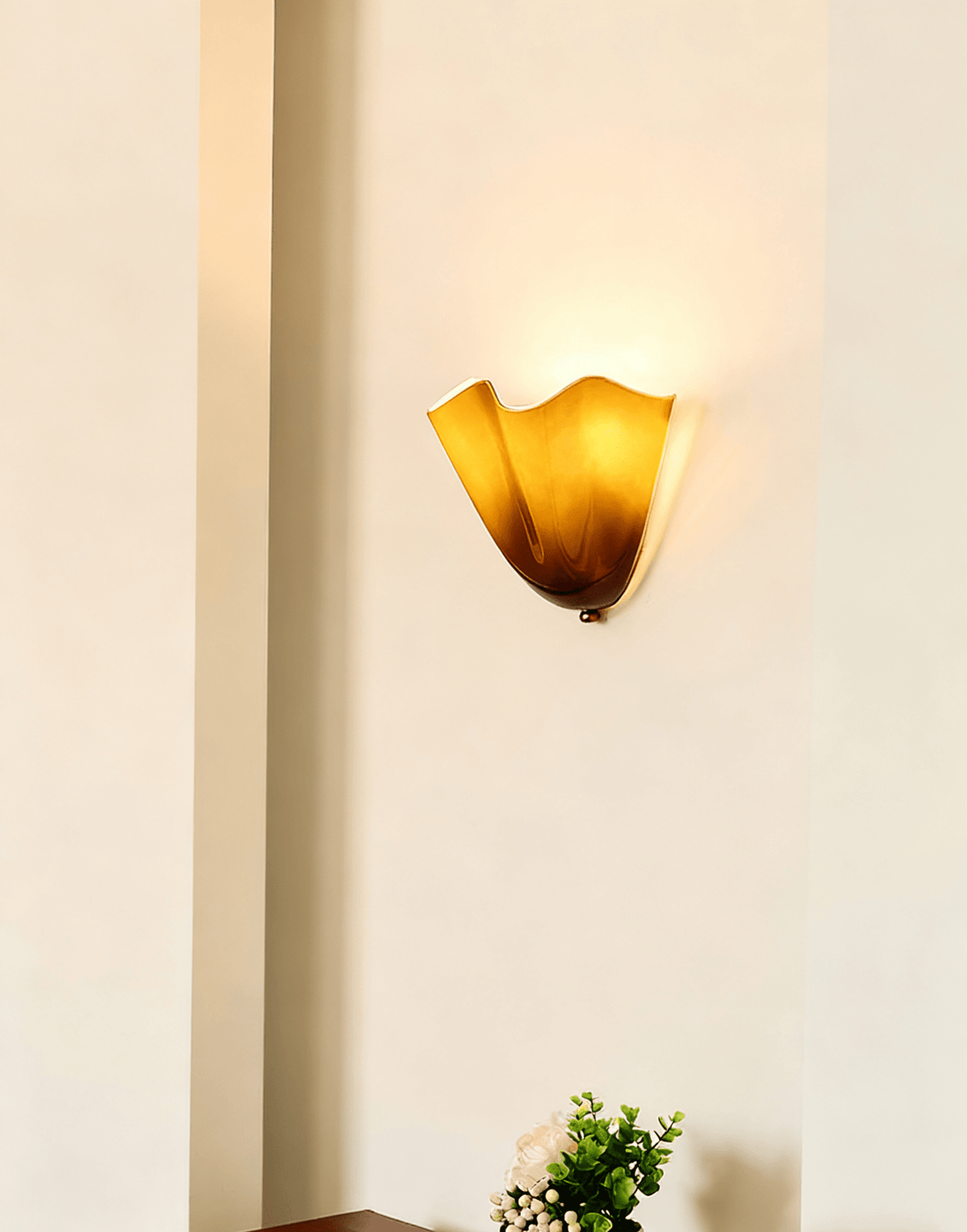 Indoor Sconce with Sculptural Glass Shade in Warm Tones – Metal Frame LED-Compatible – Wall-Mounted Accent for Bedrooms Hallways Living Spac
