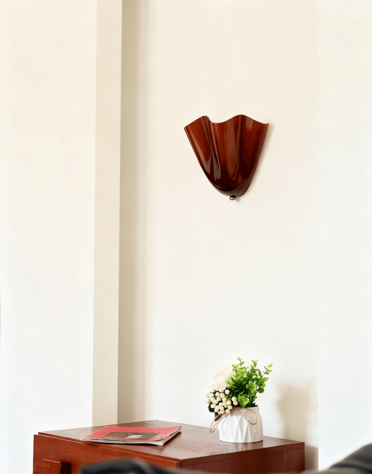 Indoor Sconce with Sculptural Glass Shade in Warm Tones – Metal Frame LED-Compatible – Wall-Mounted Accent for Bedrooms Hallways Living Spac