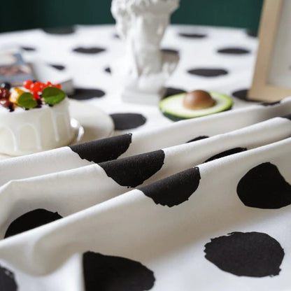 Nappe Polara Charm - Mélange microfibre, pois noirs avec bordure à pompons