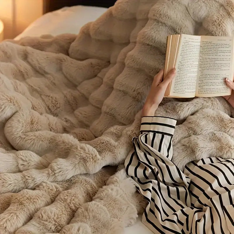 Plush Faux Rabbit Fur Throw Blanket – Double-Layered, Ultra-Soft & Lightweight for Couch, Bed & Travel