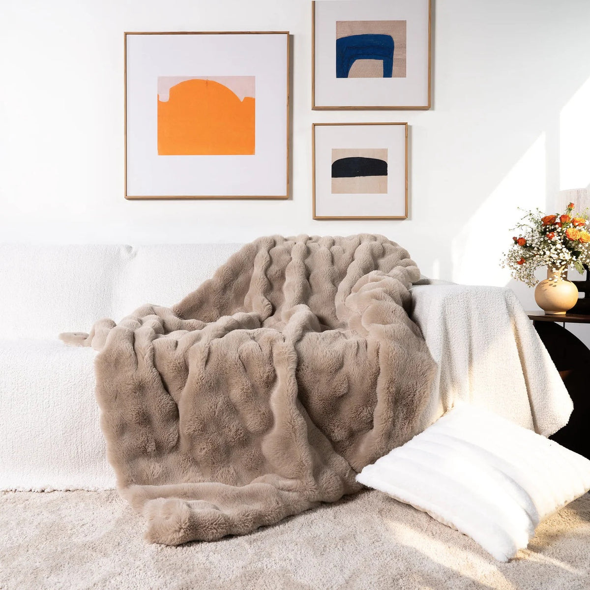 Plush Faux Rabbit Fur Throw Blanket – Double-Layered, Ultra-Soft & Lightweight for Couch, Bed & Travel