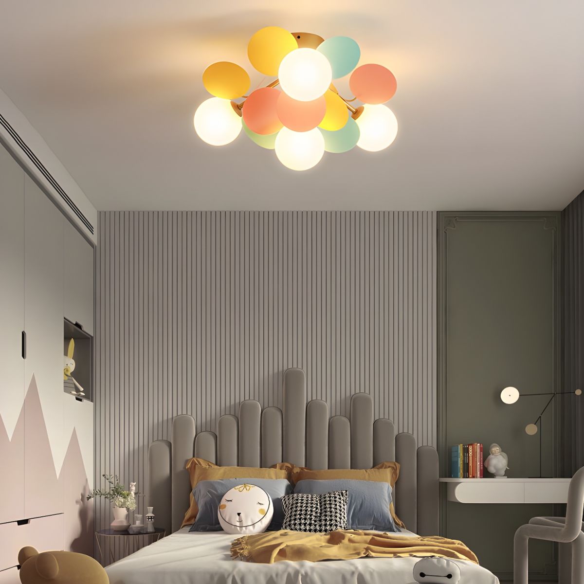Plafonnier multi-globes avec abat-jours sphériques pastel – Luminaire LED coloré et moderne pour chambre d'enfant, salle de jeux et espace contemporain