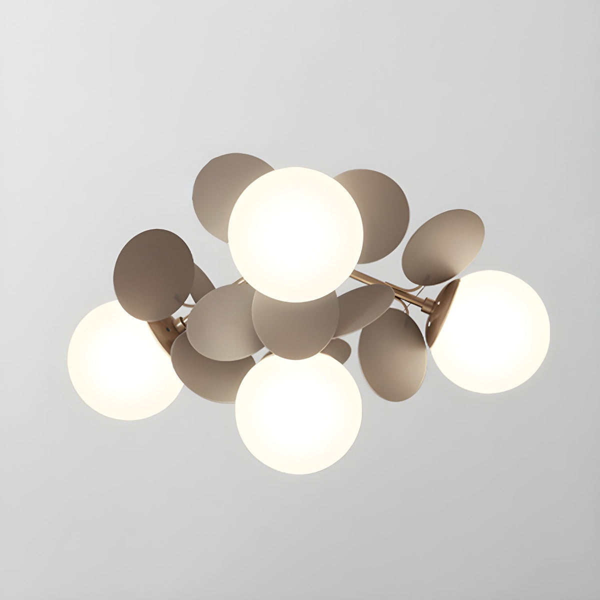 Plafonnier multi-globes avec abat-jours sphériques pastel – Luminaire LED coloré et moderne pour chambre d'enfant, salle de jeux et espace contemporain