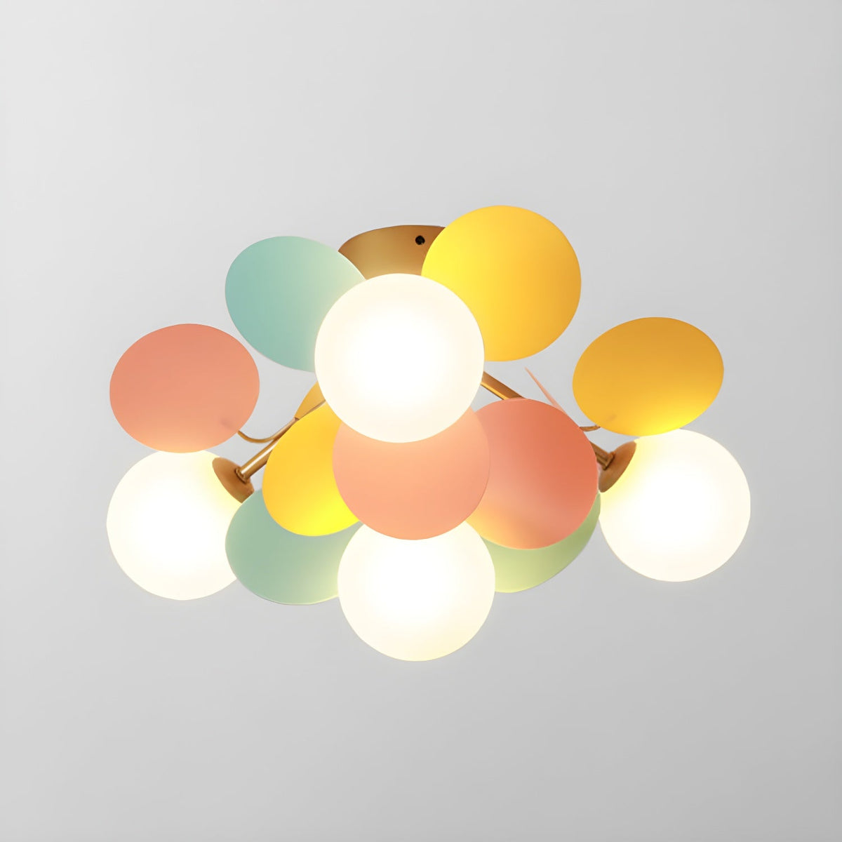 Plafonnier multi-globes avec abat-jours sphériques pastel – Luminaire LED coloré et moderne pour chambre d'enfant, salle de jeux et espace contemporain