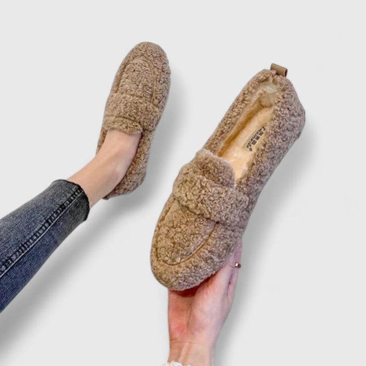 Women's Wool-Lined Slippers for Winter – Cozy Indoor-Outdoor Loafer Style House Shoes with Non-Slip Rubber Sole