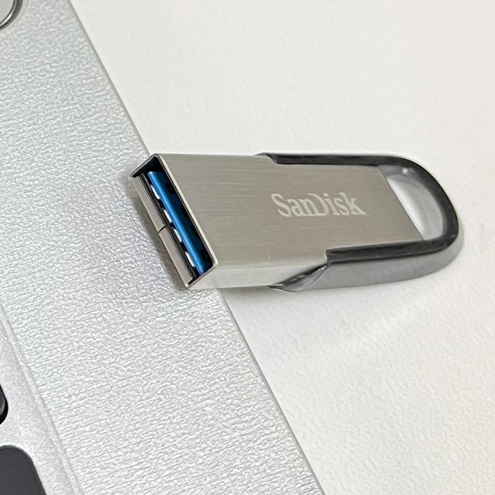 Secure Tech | Clé USB portable chiffrée avec corps en métal | Stockage compact pour un transfert de fichiers sécurisé