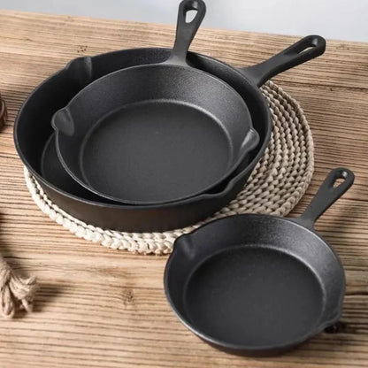 Three-Piece Skillet Set Uncoated Iron 6.3-Inch 7.9-Inch 10.2-Inch Black Multi-Cooktop Compatible Heat-Retaining Pan Collection