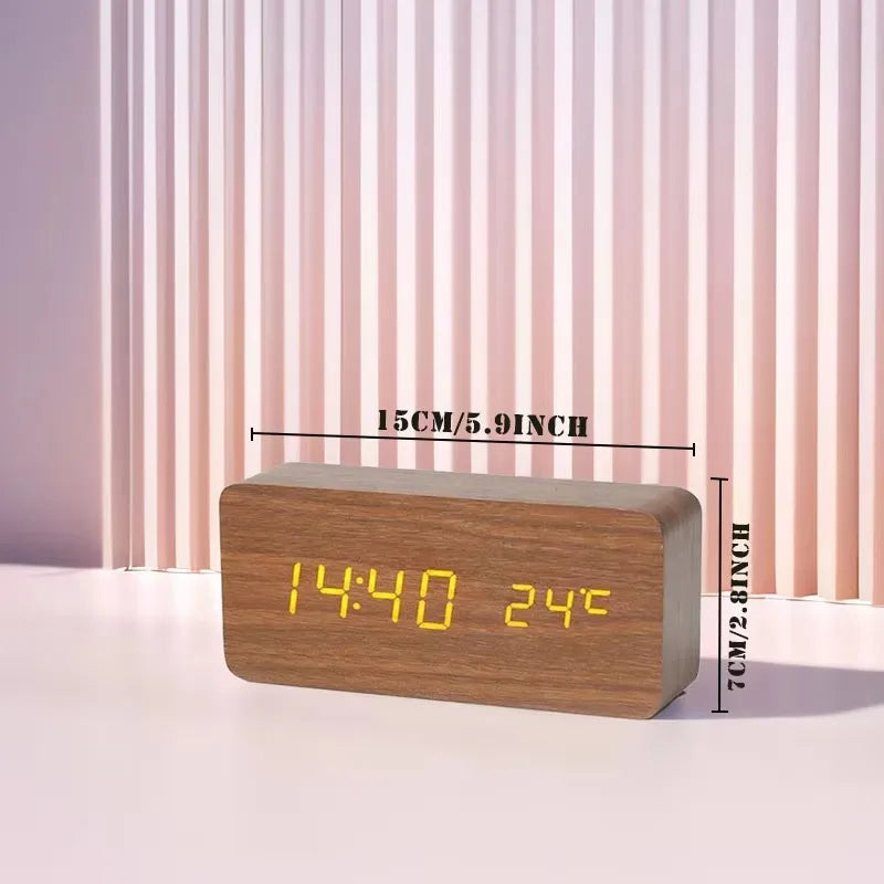 Réveil numérique à LED avec triple alarme, affichage de la température, réglage de la luminosité, finition grain de bois, alimentation USB, pour chambre, bureau, table de chevet