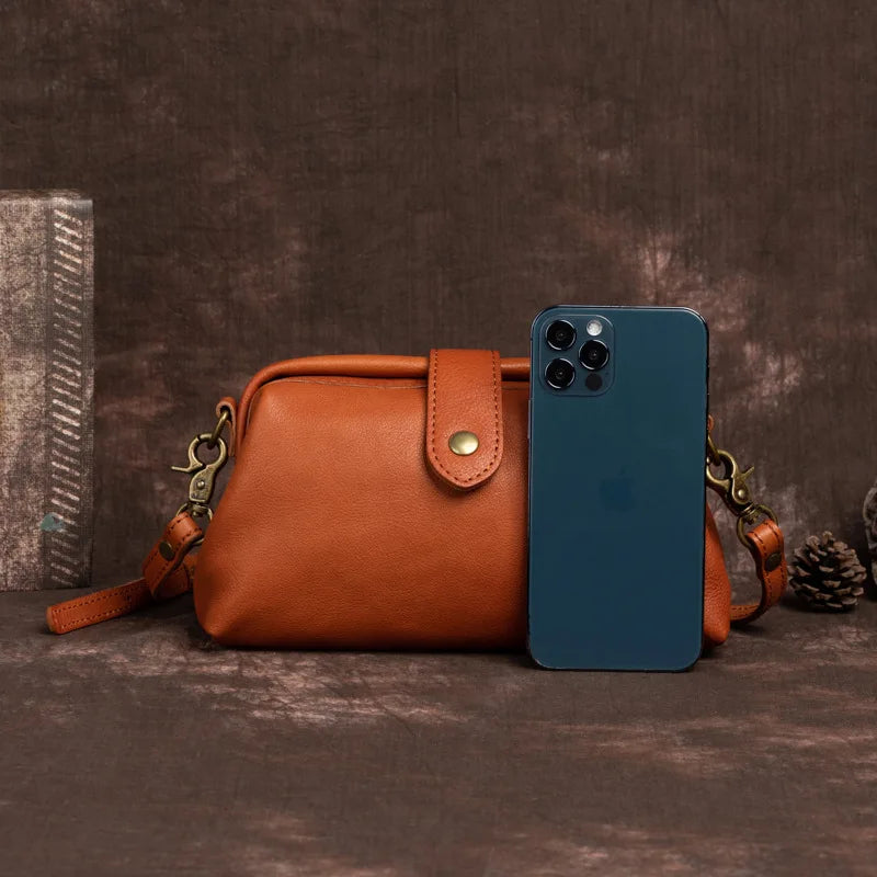 Vintage-Inspired Leather Crossbody Purse for Women – Classic Handbag with Adjustable Strap for Daily Use, Travel, Shopping & Casual Outfits
