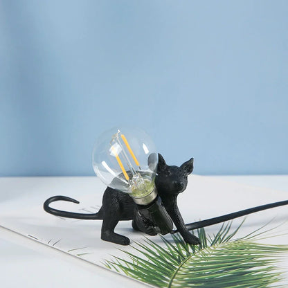 Lampe de table souris fantaisie avec lumière LED – Décoration animalière en résine pleine de charme pour chambre à coucher, salon et chambre d'enfant
