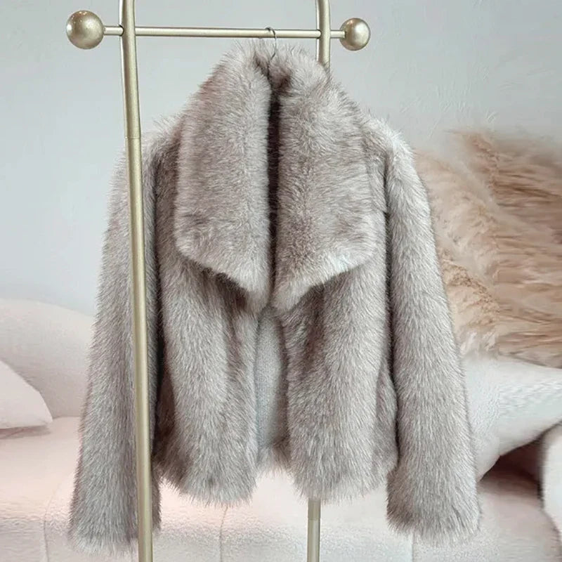 Veste courte en fausse fourrure pour femme – Manteau d'hiver chic pour un style décontracté ou semi-habillé
