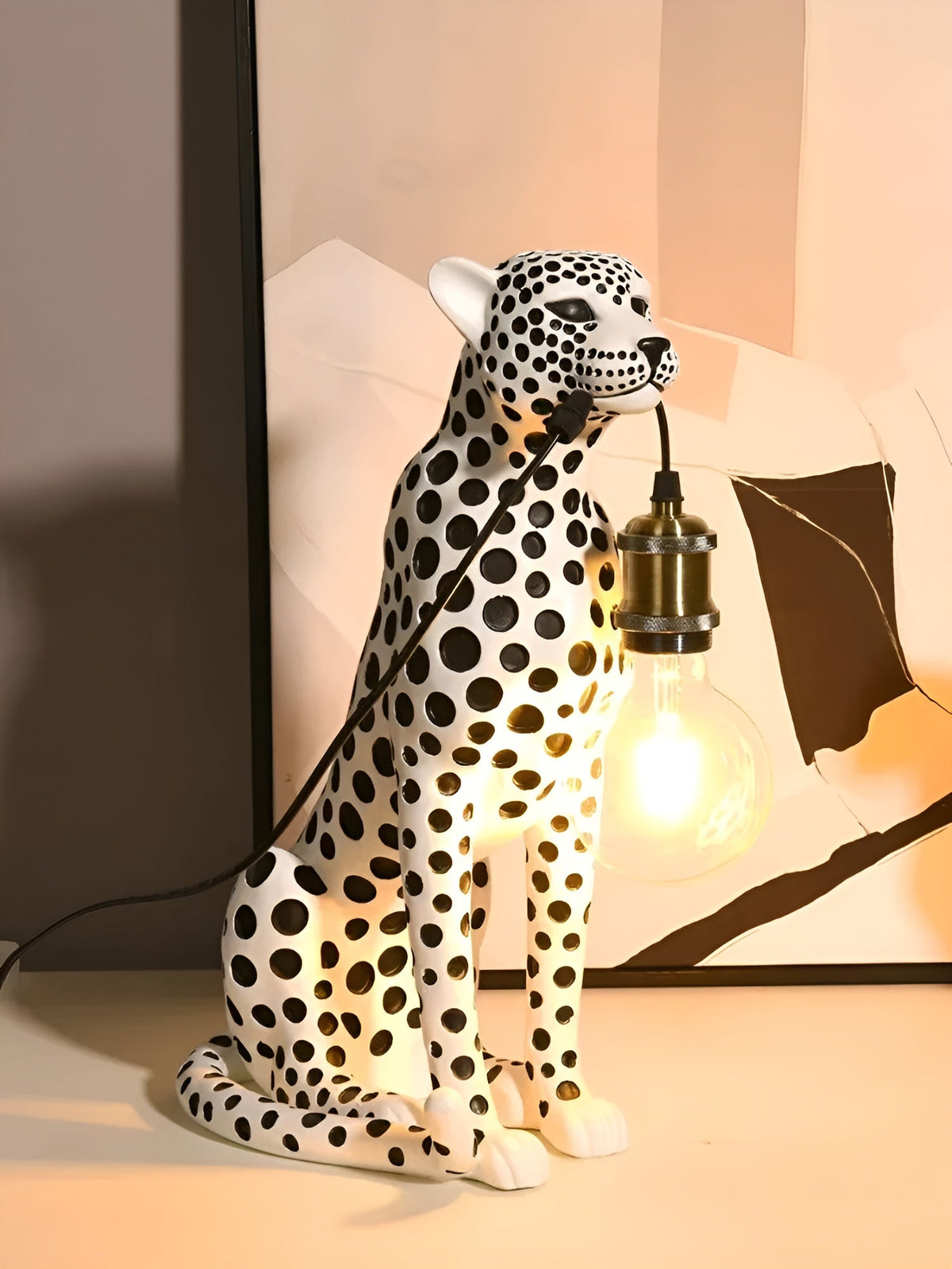 Art Deco Leopard Table Lamp with Edison Bulb Design | Unique Lighting for Home Decor