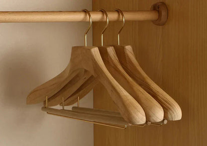 Cintres en bois de cèdre | Lot de 2 cintres à larges épaules pour l'organisation des vêtements | Design durable pour blazers et pulls