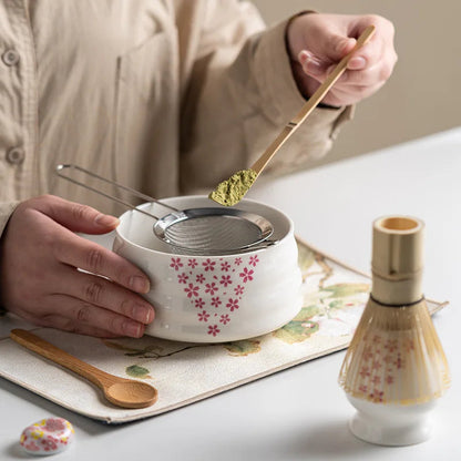 Ensemble Matcha Élégant | Kit complet de 8 pièces avec bol en céramique et fouet en bambou pour une expérience authentique de cérémonie du thé