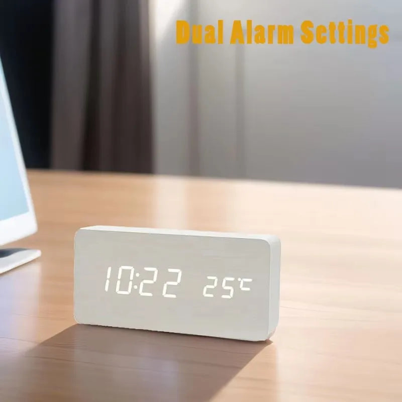 Réveil numérique à LED avec triple alarme, affichage de la température, réglage de la luminosité, finition grain de bois, alimentation USB, pour chambre, bureau, table de chevet