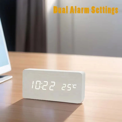 Réveil numérique à LED avec triple alarme, affichage de la température, réglage de la luminosité, finition grain de bois, alimentation USB, pour chambre, bureau, table de chevet