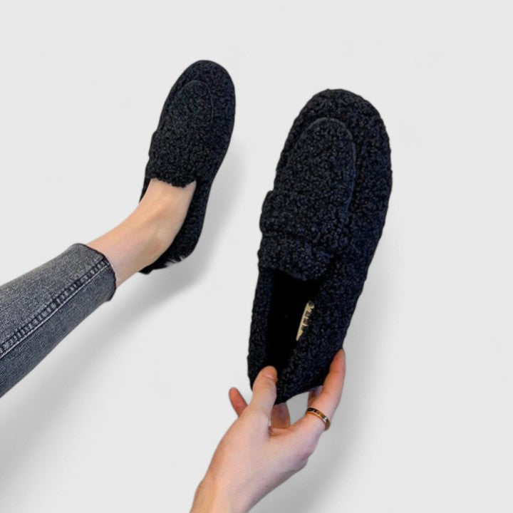 Women's Wool-Lined Slippers for Winter – Cozy Indoor-Outdoor Loafer Style House Shoes with Non-Slip Rubber Sole