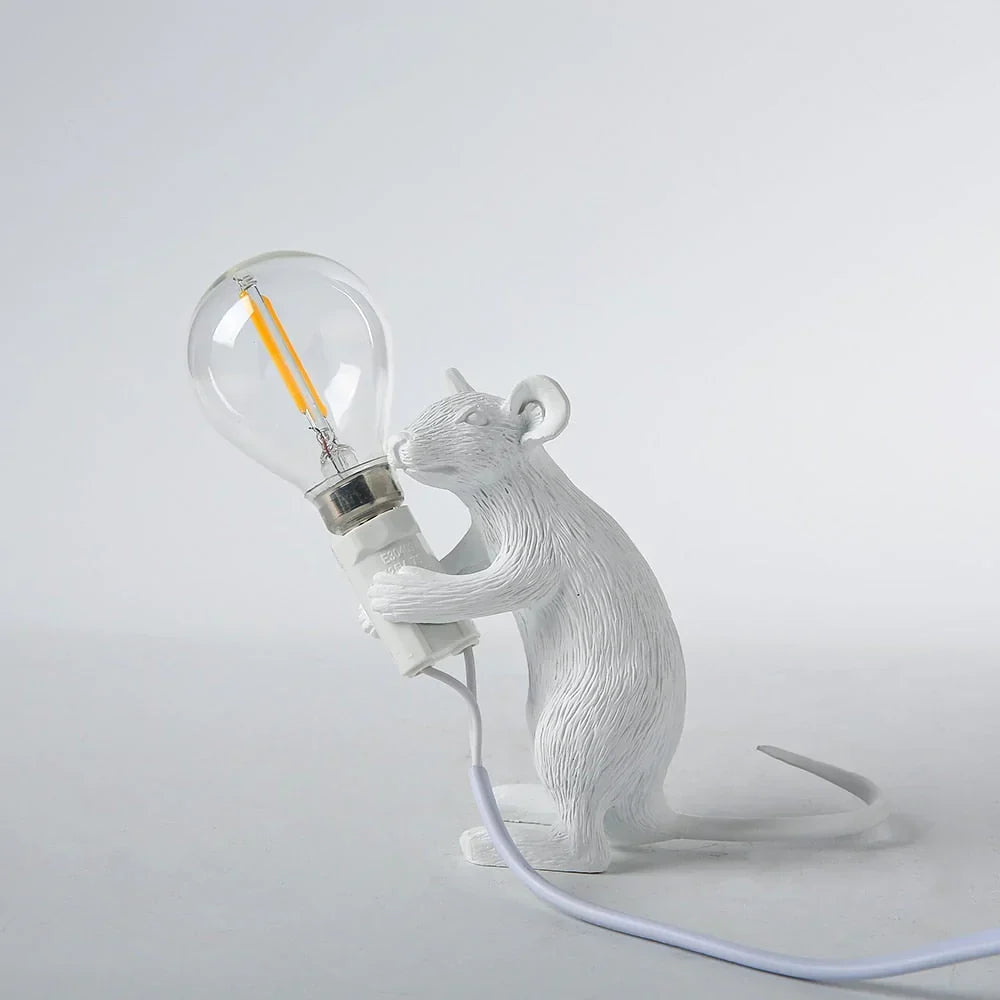 Lampe de table souris fantaisie avec lumière LED – Décoration animalière en résine pleine de charme pour chambre à coucher, salon et chambre d'enfant
