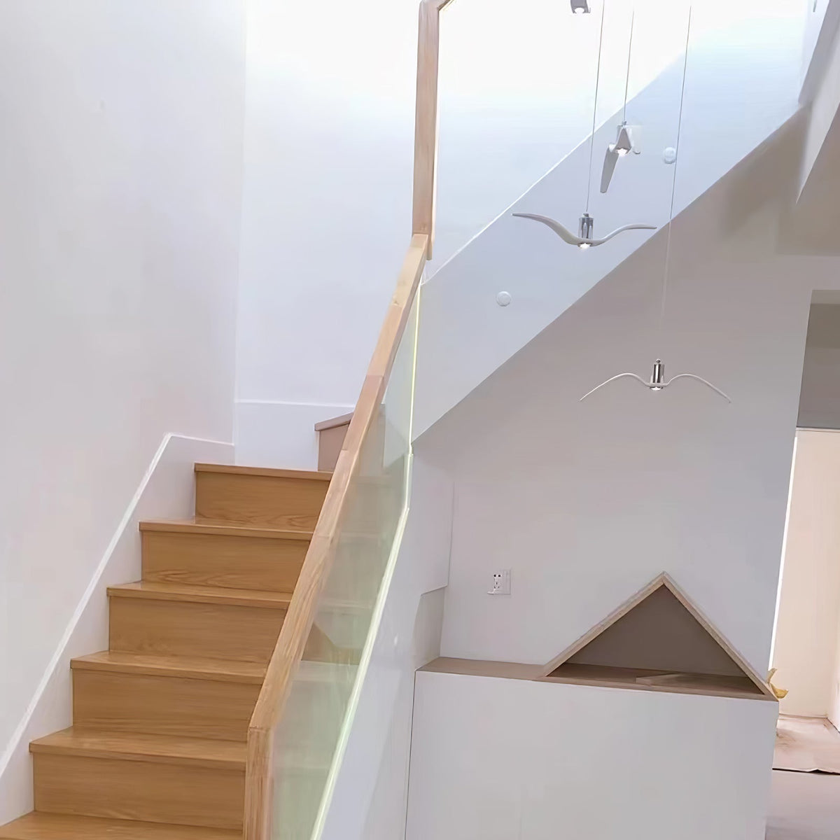 Suspension sculpturale en forme d'oiseau avec éclairage LED à hauteur réglable, filaire, pour îlots de cuisine, tables de salle à manger et espaces de vie, en blanc ou