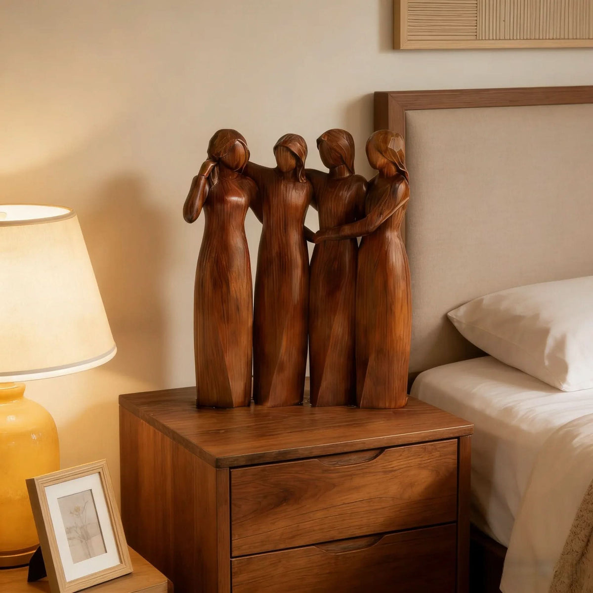 SISTERBOND – Elegant Resin Friendship Sculpture