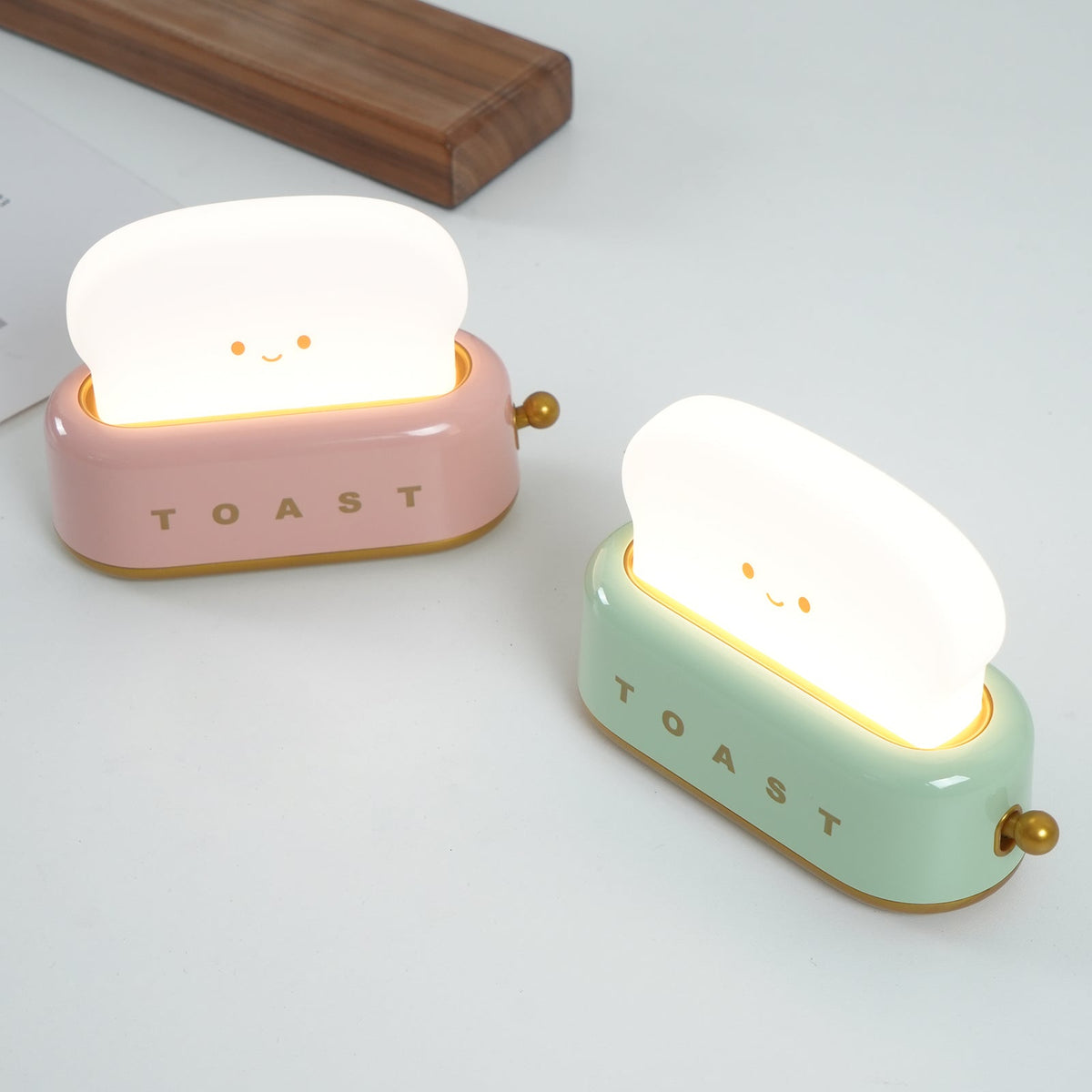 USB-Powered Toaster-Shaped LED Accent Light with Dimmer – 5.3 in Retro Desktop Lamp for Bedroom Nightstand Desk Office Dorm – Warm White Glo