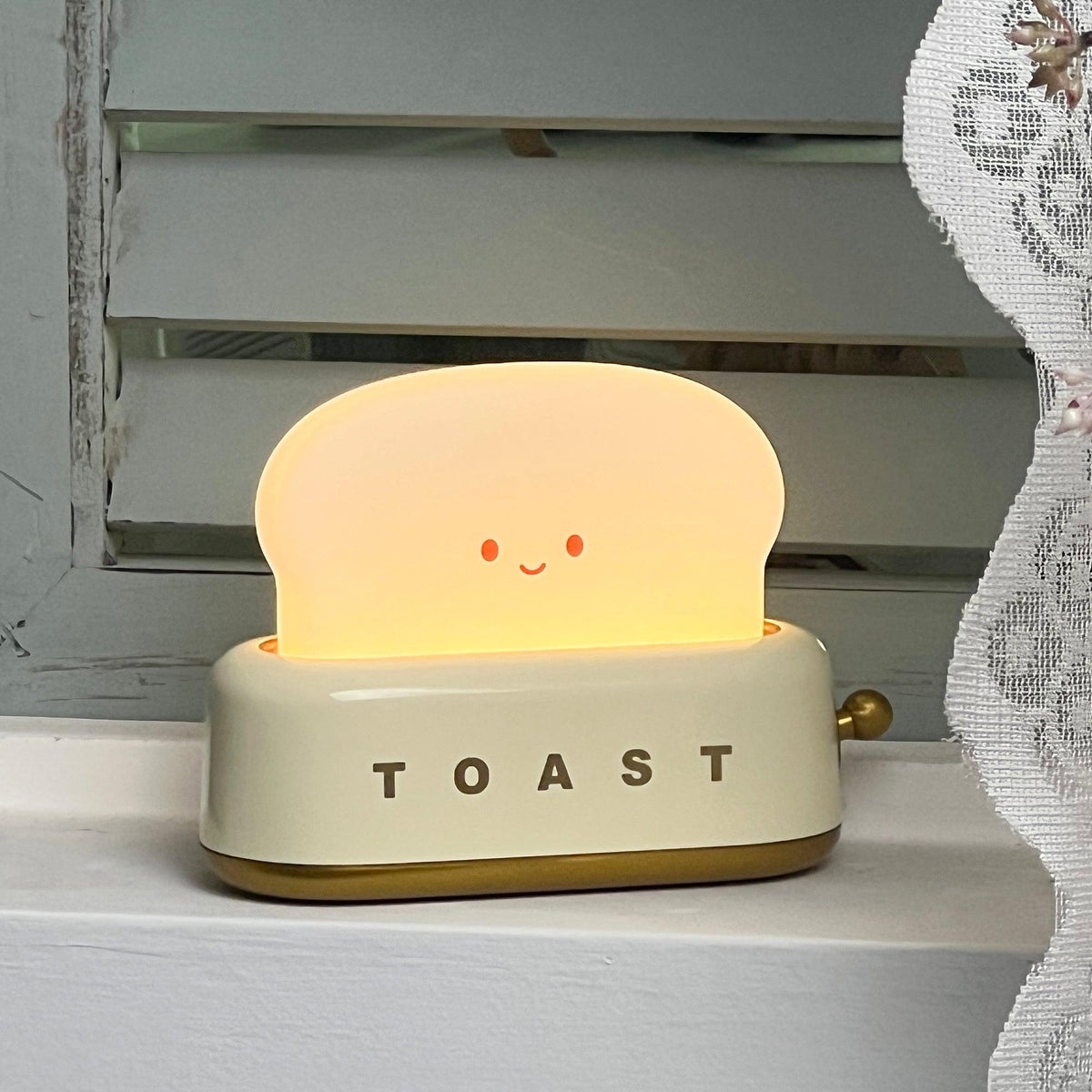 USB-Powered Toaster-Shaped LED Accent Light with Dimmer – 5.3 in Retro Desktop Lamp for Bedroom Nightstand Desk Office Dorm – Warm White Glo
