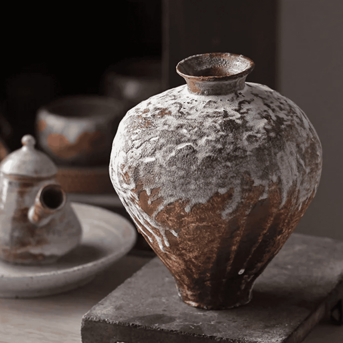 Vase en céramique artisanale | Vase décoratif patiné pour un style minimaliste