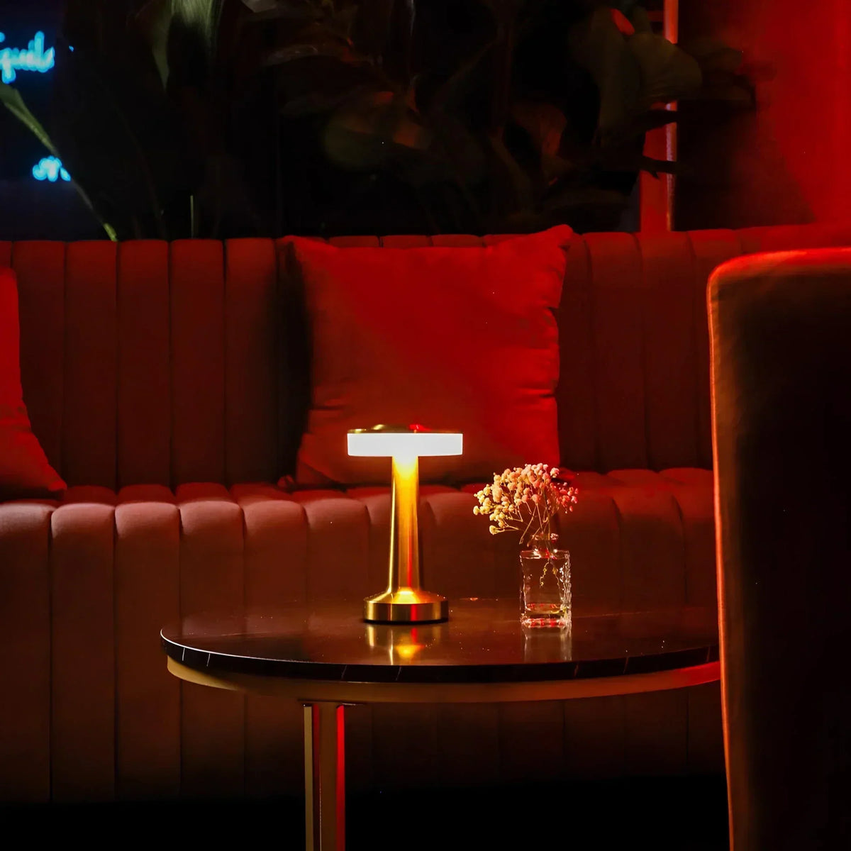 Cordless LED Accent Lamp with Dimming & Color Temperature Control for Bedrooms, Restaurants & Living Rooms