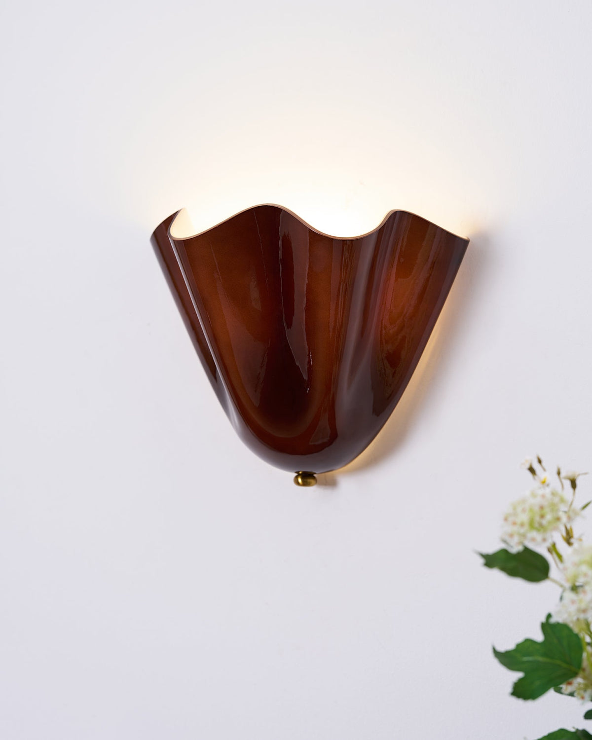 Indoor Sconce with Sculptural Glass Shade in Warm Tones – Metal Frame LED-Compatible – Wall-Mounted Accent for Bedrooms Hallways Living Spac