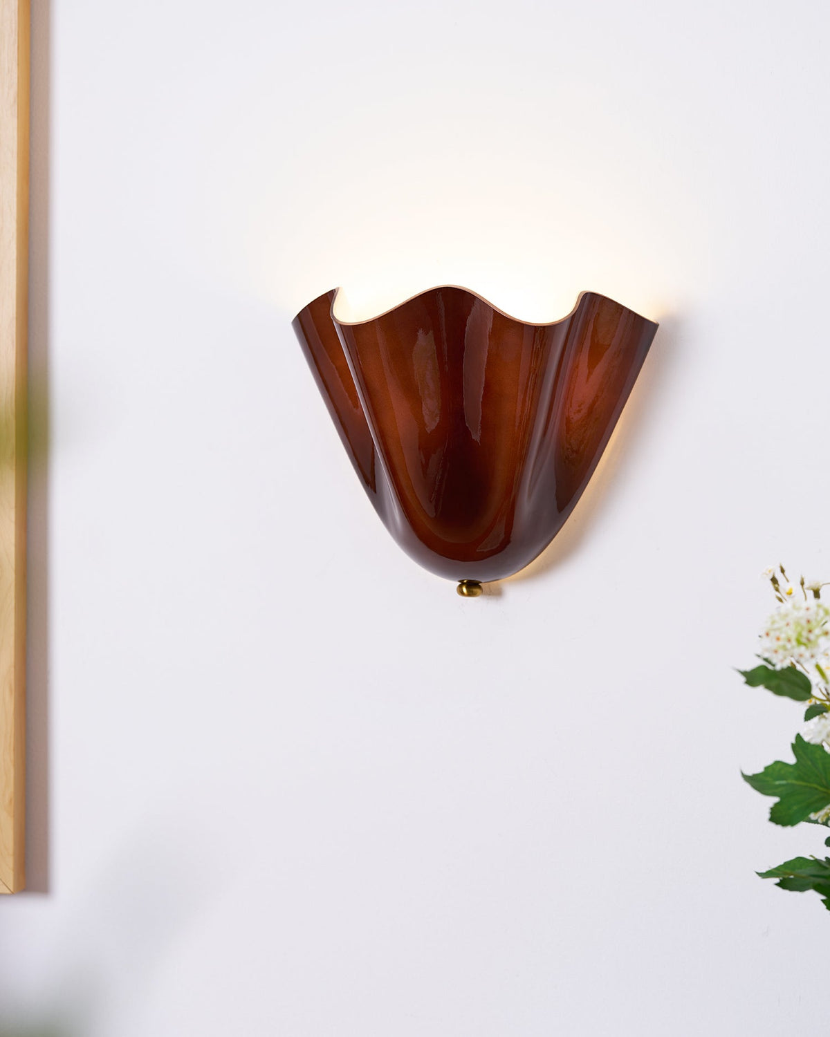 Indoor Sconce with Sculptural Glass Shade in Warm Tones – Metal Frame LED-Compatible – Wall-Mounted Accent for Bedrooms Hallways Living Spac