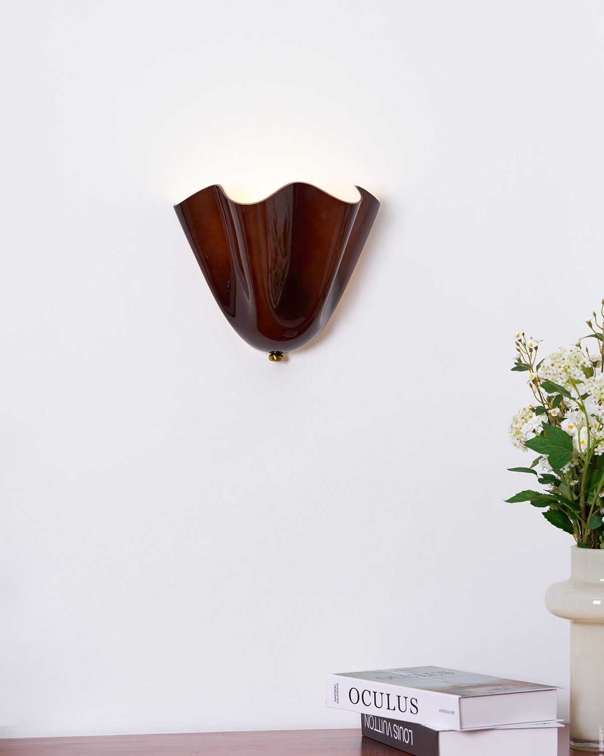 Indoor Sconce with Sculptural Glass Shade in Warm Tones – Metal Frame LED-Compatible – Wall-Mounted Accent for Bedrooms Hallways Living Spac