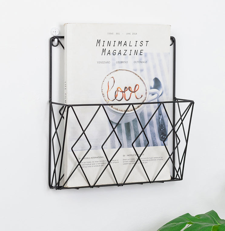 Porte-revues mural au design géométrique – Support en fil métallique pour une organisation compacte et élégante
