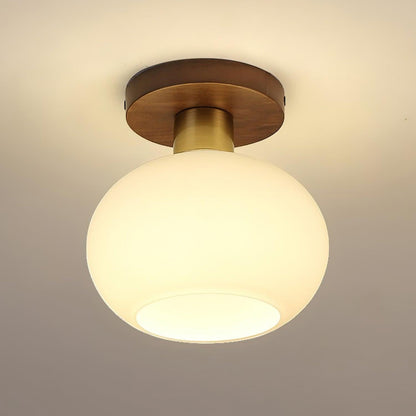 Plafonnier globe encastré avec base en noyer et accents en cuivre pour chambre, entrée ou plafonds bas – Culot E27, abat-jour en verre blanc opale