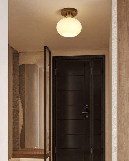 Plafonnier globe encastré avec base en noyer et accents en cuivre pour chambre, entrée ou plafonds bas – Culot E27, abat-jour en verre blanc opale