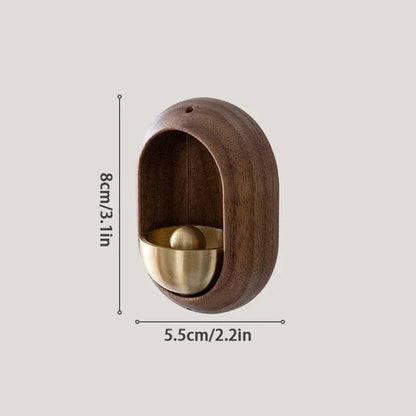 Carillon de porte en bois avec accents en laiton, fixation magnétique et adhésive, design en bois naturel