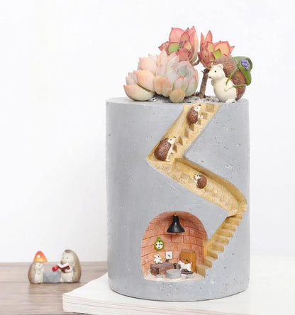 Pet Confidential Residence Planter Pot