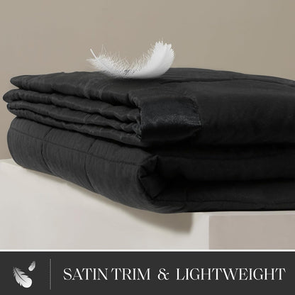 Collection Windom | Couverture en duvet synthétique avec traitement anti-humidité | Couvre-lit léger et doux toutes saisons, bordure satinée